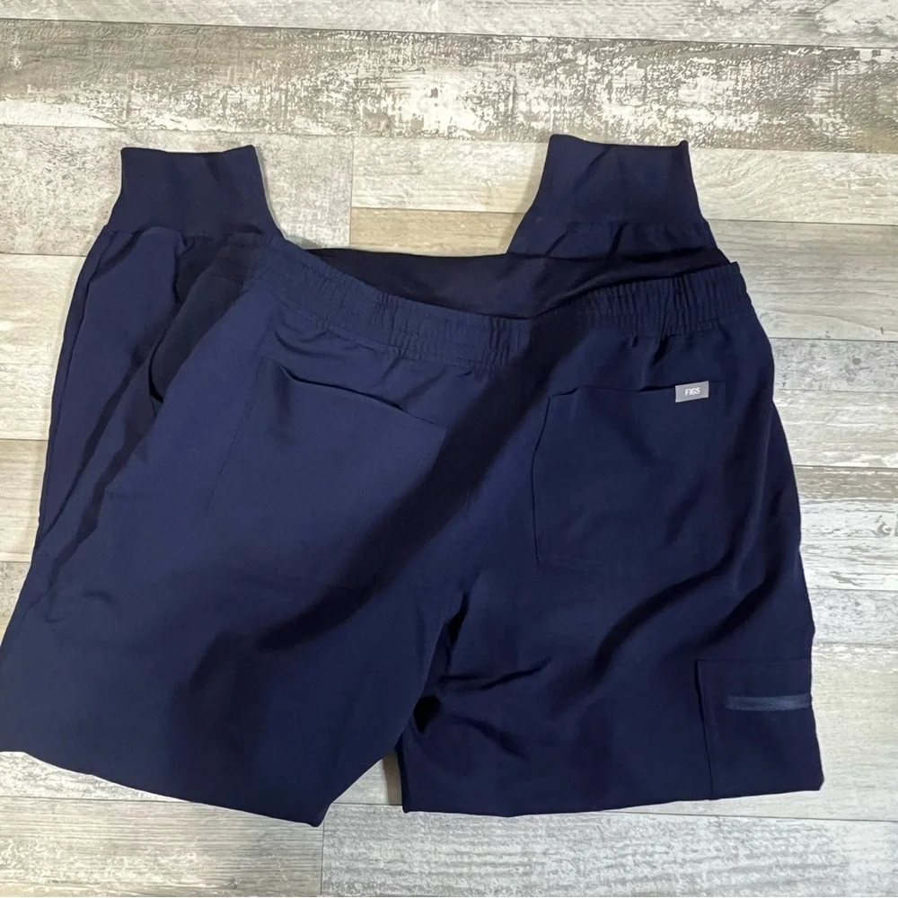 NWT Figs Women’s Maternity Jogger Scrub Pants Navy Size L Petite - Picture 4 of 7